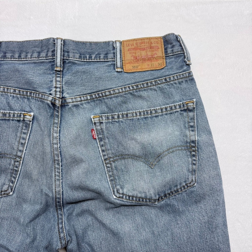 Levi Strauss‎ 550 Relaxed Fit Mens Jeans 38x30 Light Wash Denim - Picture 9 of 9